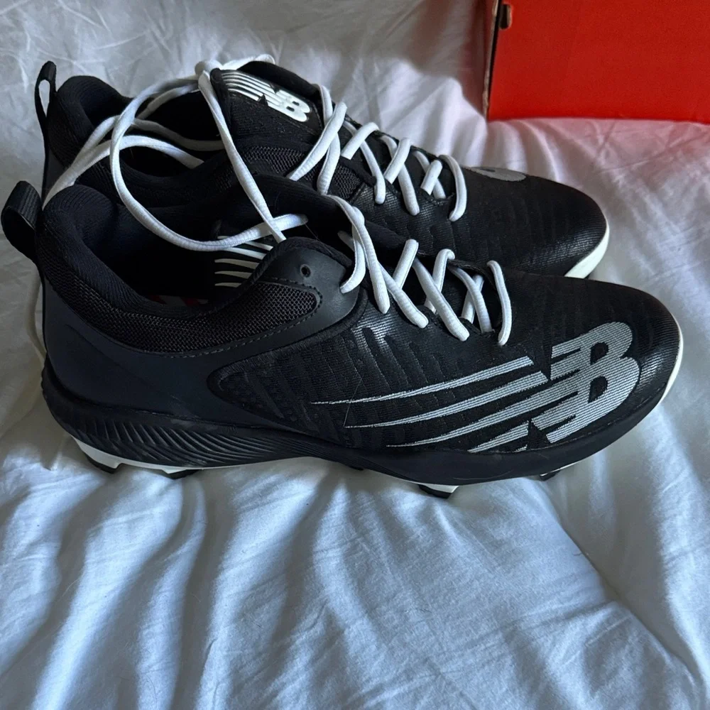 New Balance Black And White Baseball Cleats - Picture 5 of 7